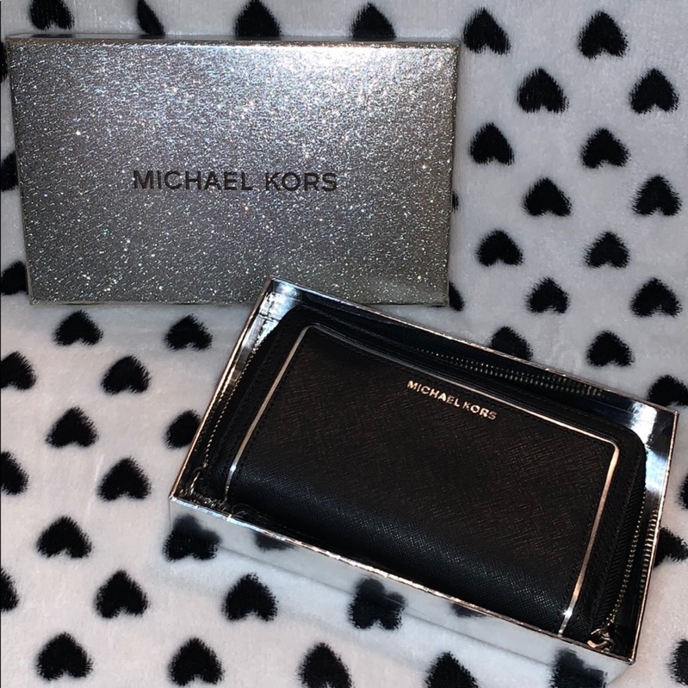 NWOT Michael Kors Wallet